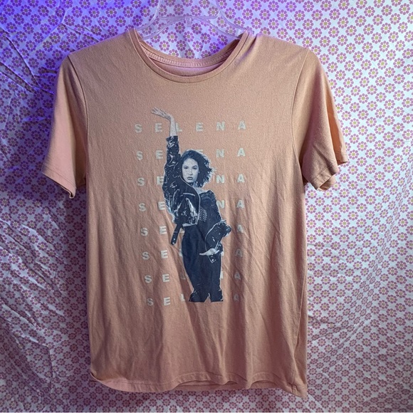 Selena Quintanilla Official Merchandise Graphic T-Shirt Women’s M Pink - Picture 1 of 4